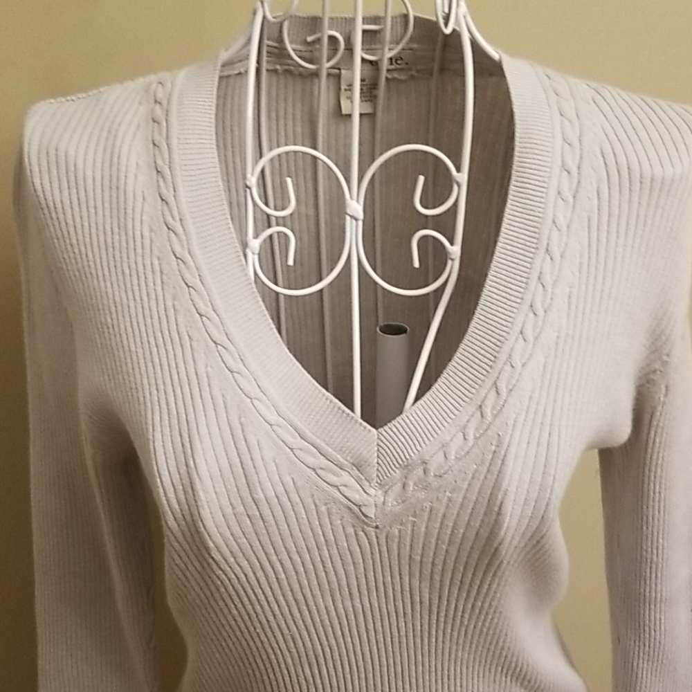 Light gray sweater - Picture 2 of 6